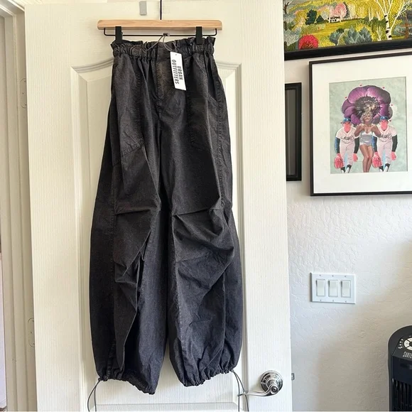 NWT Urban Outfitters Sloan Nylon Balloon Pants. Size: XS. Excellent condition - Picture 5 of 14